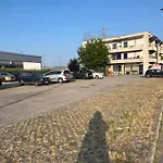 Tomati's House Apartmán